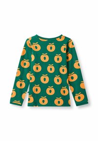 Grünes Langarmshirt mit wiederholten orangen Obstmustern, bestehend aus runden Formen und kleinen Blättern, aus weichem, atmungsaktivem Stoff.