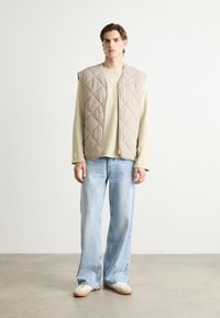 Thumbnail Image 3