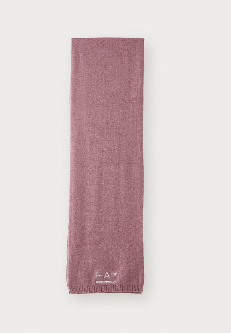 Mauve színű, hosszában összehajtott kötött sál, az egyik végén fehér "EA7 Emporio Armani" hímzett logóval.