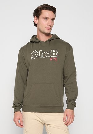 Olivengrøn hættetrøje lavet af bomuldsblanding, med en forlommer og en hætte med snoretræk. Viser "Schott N.Y.C" i hvidt og rødt bogstavtryk.