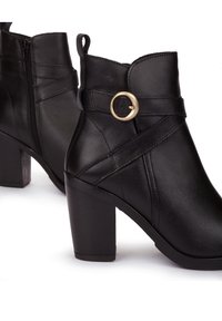 Yokono Botines de tacón - black