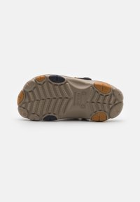 Crocs ALL TERRAIN - Sabots - khaki/multi-coloured