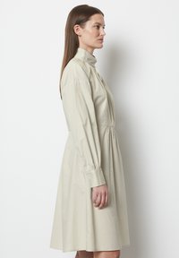 Marc O'Polo KNIELANGES  - Freizeitkleid - stone grey