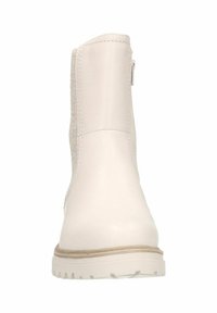 Stivale alla caviglia crema con parte anteriore in pelle lucida e lati in suede testurizzato. Presenta una suola robusta e una cerniera laterale per un accesso facile.