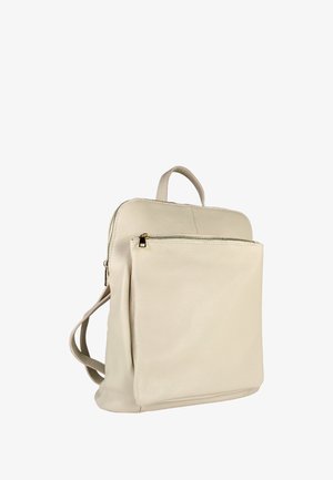Sac à dos en cuir couleur crème avec poche zippée à l'avant, poignée supérieure et bretelles réglables sur fond blanc.