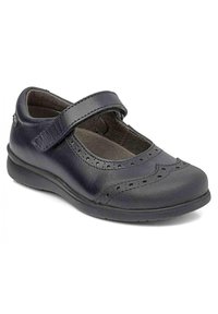 Zapato Mary Jane de cuero negro con una correa, que presenta perforaciones decorativas en la puntera y una plantilla acolchada para mayor comodidad.