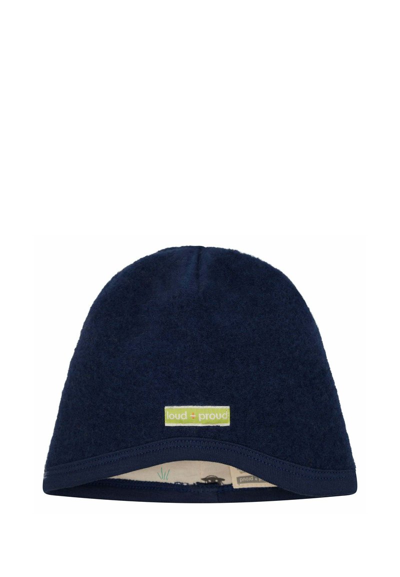 Beanie in pile di colore blu navy con una texture morbida, parte superiore arrotondata e un'etichetta con logo cucita di colore verde; presenta un bordo in contrasto di blu scuro.