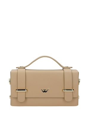 Béžová obdélníková kabelka s horním uchycením, dvěma předními pásky se zlatými přezkami a malým zlatým logem uprostřed předního klopu.