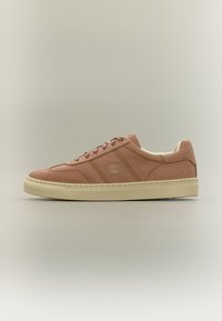 Kijelölve, medium brown