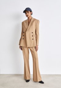 AllSaints SEVENH - Blejzr - camel brown