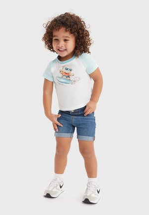 Levi's® SURFING BEAR TEE SET - Shorts vaqueros - bright white
