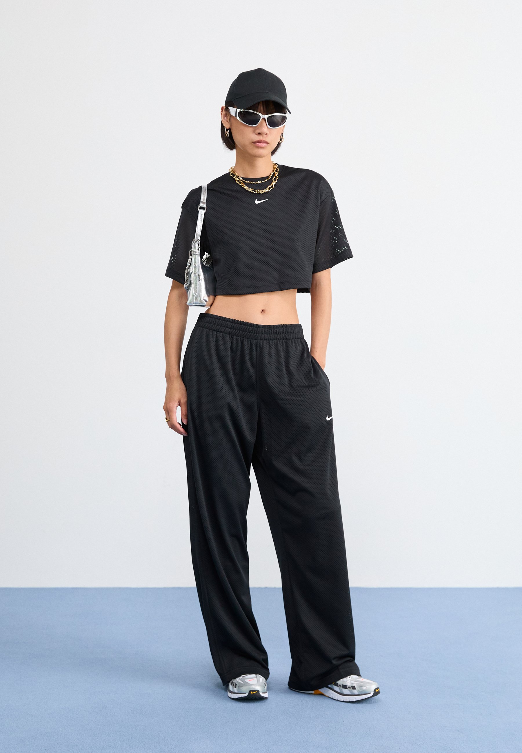 Nike Sportswear CROP TEE - Basic T-shirt - black - Zalando.co.uk