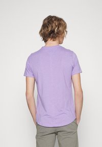Tommy Jeans SLIM JASPE CREW NECK - T-shirt básica - violet viola