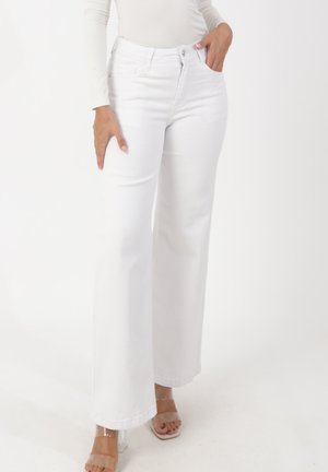 STRETCH  - Vaqueros a campana - weiß