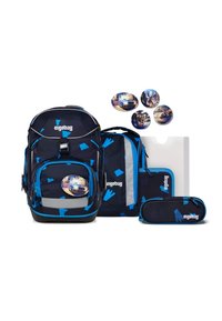 Set di zaini blu navy con accentuazioni geometriche blu, striscia riflettente e molteplici scomparti; include astuccio e raccoglitore.
