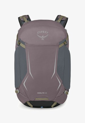 Sac à dos de randonnée Osprey Hikelite 26 de couleur violette et grise, doté de bretelles rembourrées et d'accents réfléchissants, conçu pour une utilisation en plein air.
