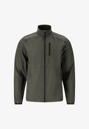 Donker groene lichtgewicht jas met voorritssluiting, hoge kraag, lange mouwen en verticale ritszak op de borst.