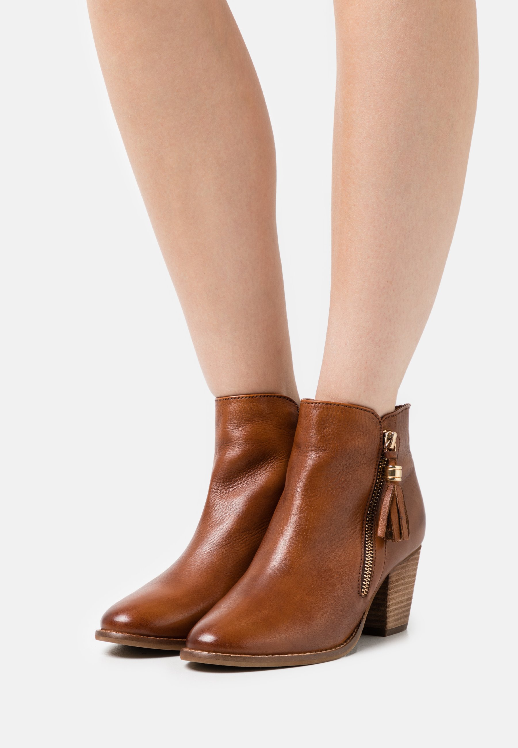dune tan boots