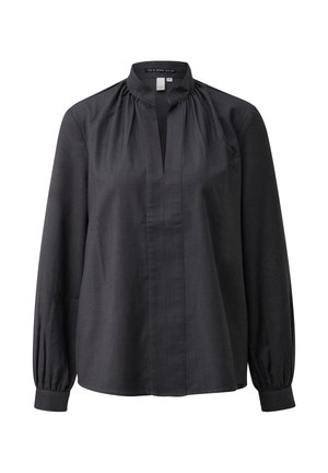 Juoda ilgos rankovės bluzonė su aukštu susirinktu apykakle, atvira priekiu ir mygtukais užsegamomis rankovėmis.