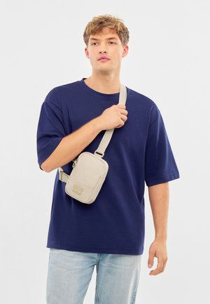 Johnny Urban ARTHUR - Geantă crossbody - sand