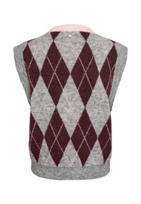 Gilet sans manches en maille avec grand motif losange argyle gris et bordeaux et encolure côtelée rose clair.