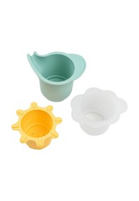 Drie kleurrijke siliconen bekers: een blauwe met een tuit, een gele met zonachtige randen, en een witte met wolkvormige randen.