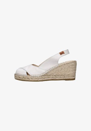 Sandali wedge bianchi in pelle con tacco in juta intrecciata, design open toe e cinturino slingback, caratterizzati da un piccolo accento in pelle con logo.