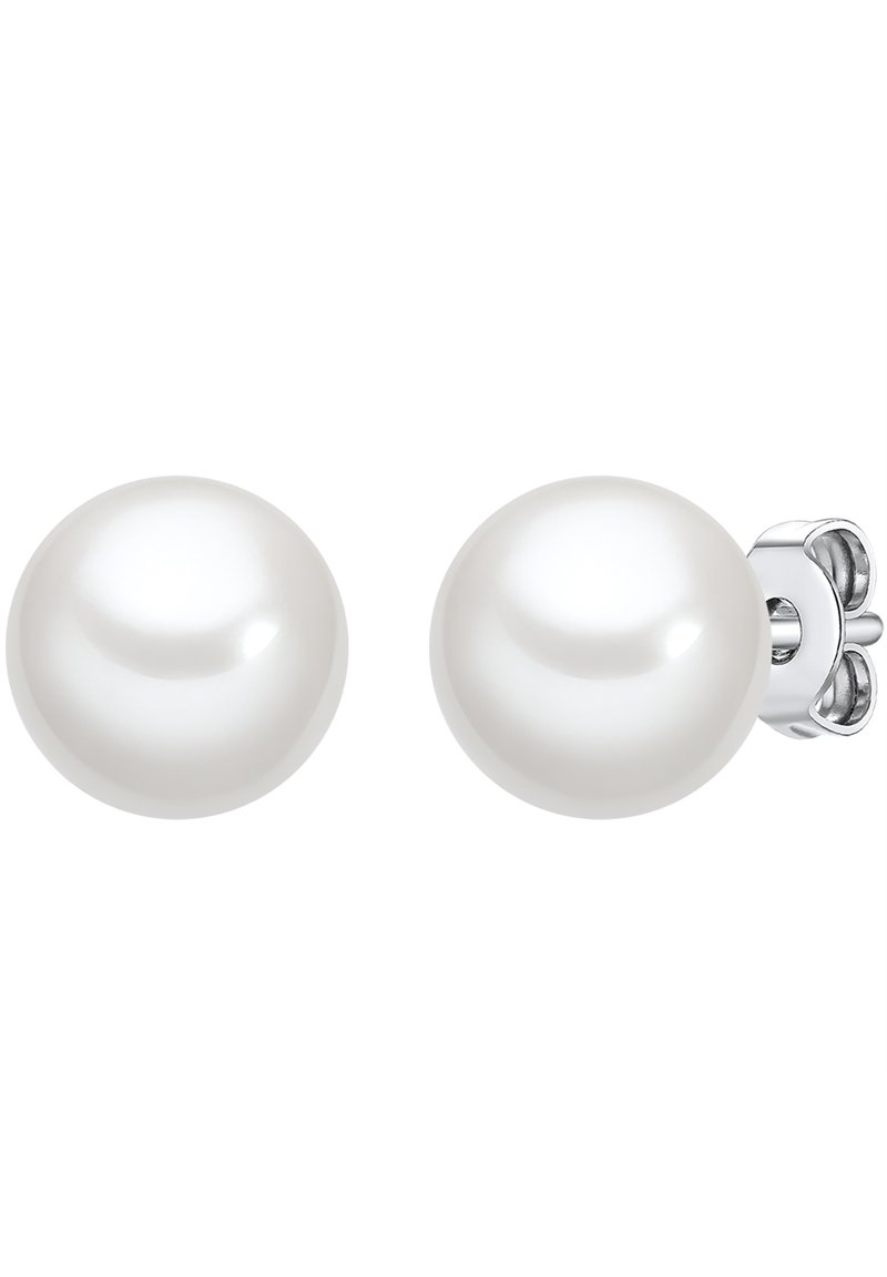 Baltas pērļu auskari ar gludu, spīdīgu virsmu, uzstādīti sudraba tonī metālā ar tauriņu aizdari.