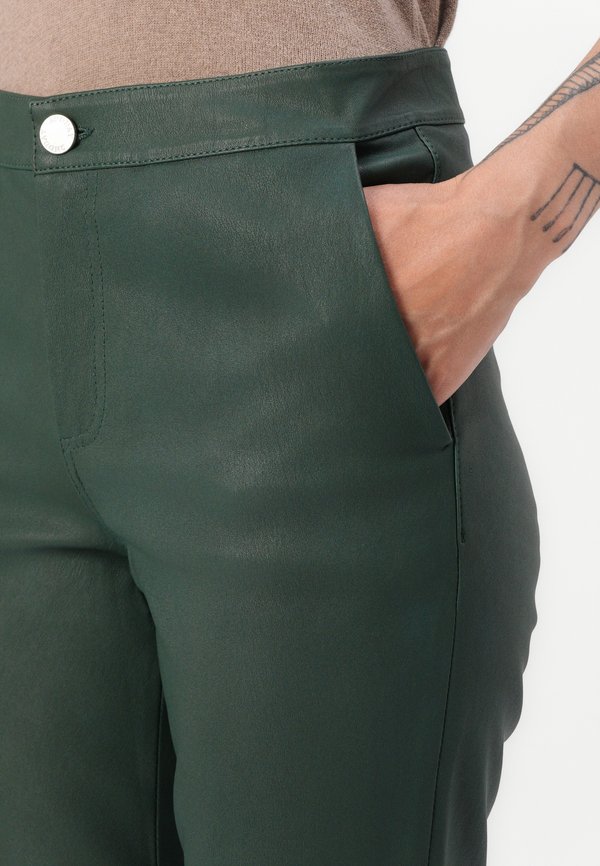 LEYA REFINED STRETCH - Leather trousers4