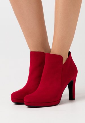 Tamaris, Bottines à talons hauts - red