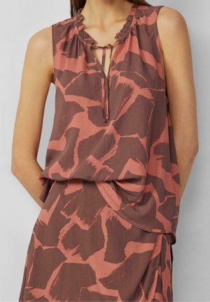 Ærmeløs top- og nederdelssæt med abstrakt pink og brun mønster, rynket halsudskæring og bindedetalje foran.