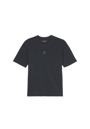 T-shirt en coton gris foncé avec un col rond, des manches courtes et un petit logo "MOP" en gris clair sur le devant. Texture lisse, coupe classique.