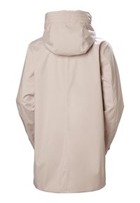 Světle béžová nepromokavá bunda s kapucí, velkými kapsami po stranách, elegantním designem a hladkou texturou.