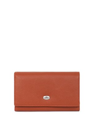 Portefeuille en cuir couleur rouille avec une surface texturée, de forme rectangulaire, et un détail en métal argenté en forme d'ovale à l'avant.