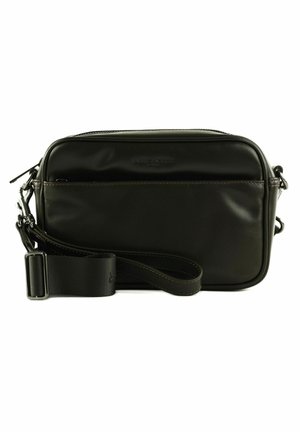 Sac en cuir noir bandoulière de forme rectangulaire, avec fermeture zippée, poche avant et bandoulière réglable. Texture lisse et design minimaliste.