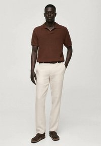 Mango Chino hlače - off-white