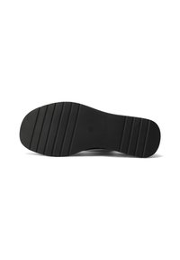 Semelle de chaussure en caoutchouc noir avec des rainures horizontales, présentant une finition lisse et des bords arrondis, conçue pour la traction et le confort.