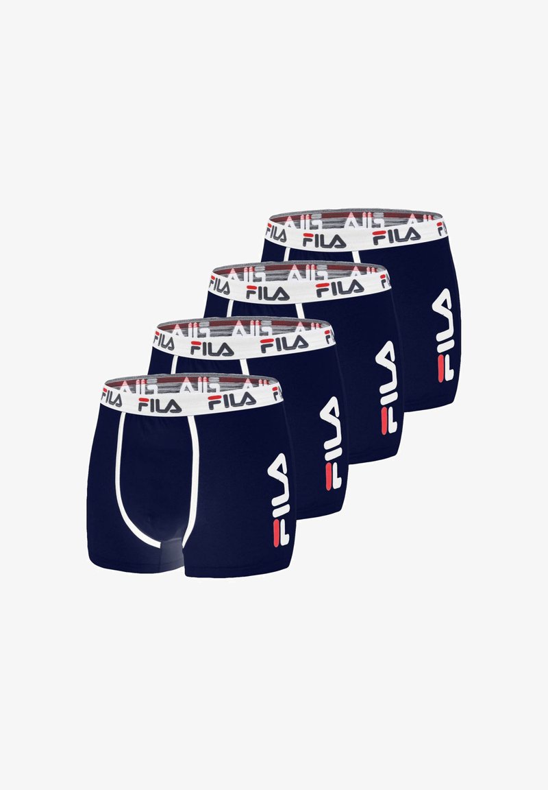 Lot de quatre boxers bleu marine, avec une taille élastique blanche portant le logo Fila. Tissu doux, design ajusté, détail de logo contrastant.