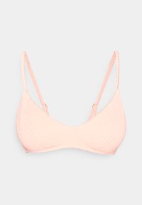 Bikini top v broskvojej farbe s textúrovaným, ryhovaným povrchom. Obsahuje tenké pletené ramienka a malé zlaté kovové akcenty.
