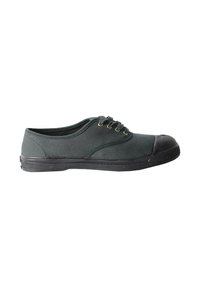 Sneaker nera in tela con punta in gomma e suola, design con lacci, mostrata in profilo laterale su sfondo bianco.