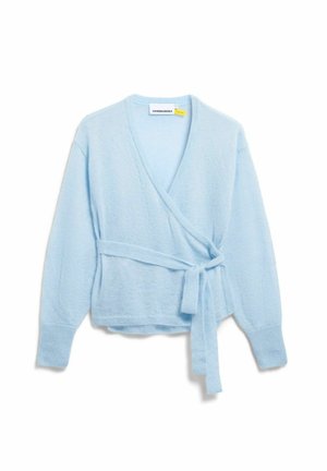 Hellblauer Wickelcardigan aus weichem Strickmaterial. Mit langen Ärmeln, einer Taillenbindung und einer strukturierten Oberfläche.
