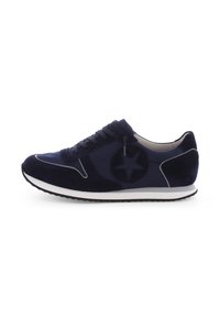 Navyblaue Sneakers mit Wildleder- und Nylonpaneelen, runder Zehenpartie, dicker weißer Sohle und Sternemblem. Verfügt über tonale Schnürsenkel und Stitching-Details.