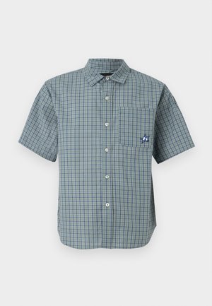 Chemise à manches courtes à carreaux verts et bleus avec une poche poitrine avant, ornée d'un petit motif d'étoile brodée.