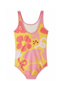 Ein einteiliger Badeanzug in Gelb mit rosa floralen und abstrakten Mustern. Er verfügt über einen runden Ausschnitt und elastische Träger, hergestellt aus glattem Stoff.