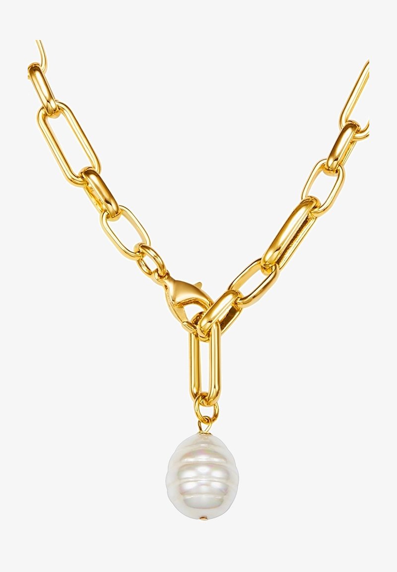 Guldkæde med forlængede led, prydet med en hængende, struktureret hvid perlevedhæng.