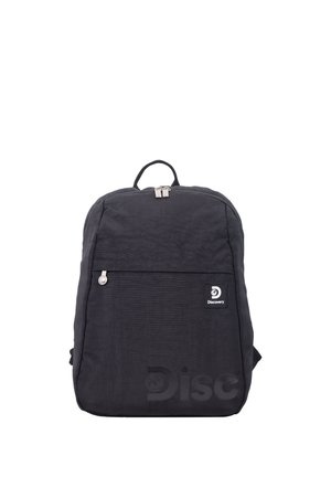 Schwarzer rechteckiger Rucksack mit Frontreißverschlussfach, obenliegendem Griff und kleinem Discovery-Logo-Patch auf der Vorderseite.
