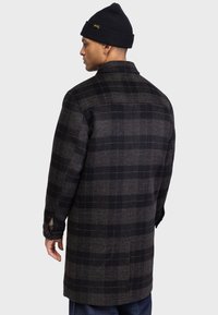 Redefined Rebel ALFRED BOXY FIT - Klasický kabát - black