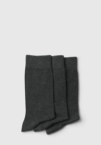 Tri parova tamnosivih anklet čarapa izrađenih od glatkog, rastezljivog materijala s rebrastim rubom. Jednostavan dizajn, bez uzoraka ili akcenata.