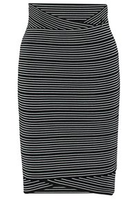 Jupe crayon rayée horizontalement en noir et blanc avec une large ceinture inclinée et un détail d'ourlet plié.