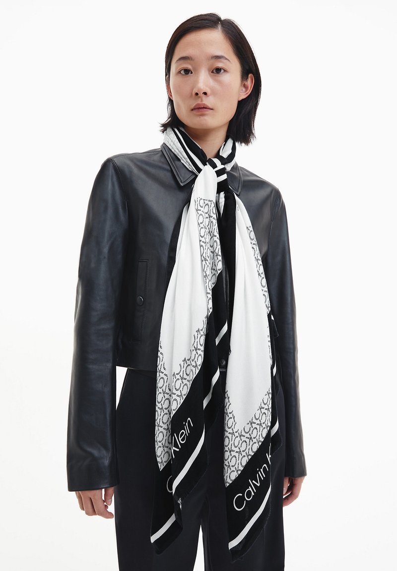 Sciarpa Donna Guess Black/ White Multilogo C25GU37 AW5217VIS30 NERO